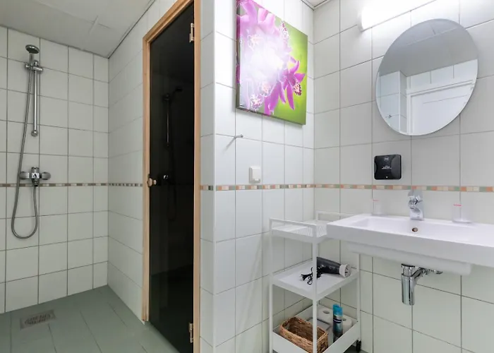 Center With Free Parking And Sauna 아파트